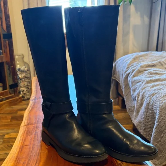 Fitflop Elegant Black Heeled Boots - Picture 4 of 7